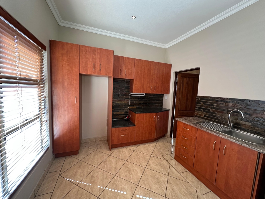 5 Bedroom Property for Sale in Xanadu Eco Park North West